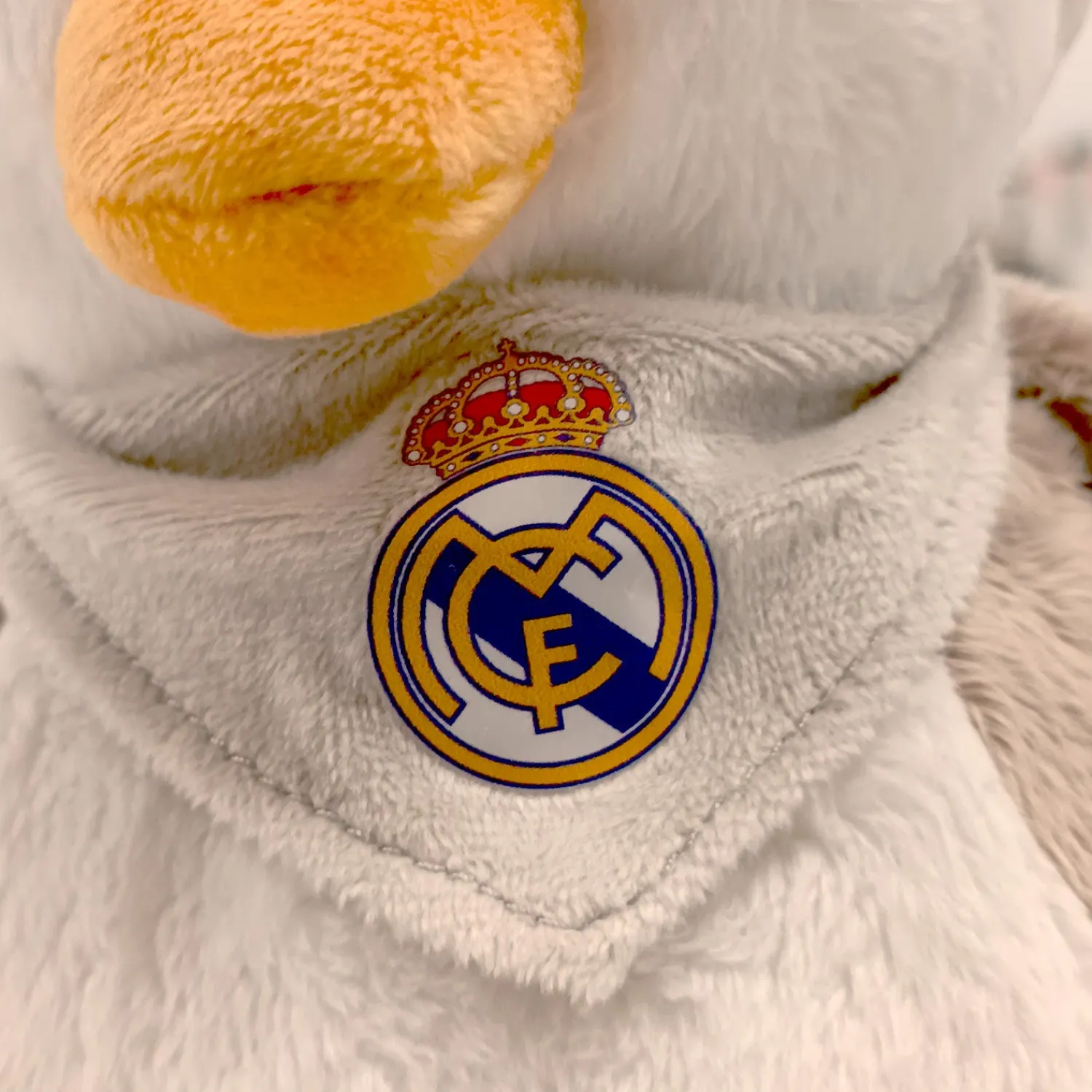 CyP Brands Evolution S.L. Spiele & Spielzeug|Real Madrid Pinguin Kuscheltier 25cm