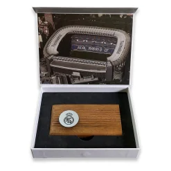 Pursuit 3 Zurück Zur Schule|Memorabilia|Santiago Bernabéu Stadion Real Madrid Stück Umkleidekabine - Braunes Teakholz