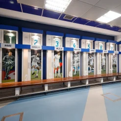 Pursuit 3 Zurück Zur Schule|Memorabilia|Santiago Bernabéu Stadion Real Madrid Stück Umkleidekabine - Braunes Teakholz