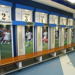 Pursuit 3 Zurück Zur Schule|Memorabilia|Santiago Bernabéu Stadion Real Madrid Stück Umkleidekabine - Braunes Teakholz