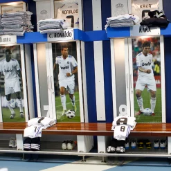 Pursuit 3 Zurück Zur Schule|Memorabilia|Santiago Bernabéu Stadion Real Madrid Stück Umkleidekabine - Weißes Teakholz