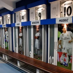 Pursuit 3 Zurück Zur Schule|Memorabilia|Santiago Bernabéu Stadion Real Madrid Stück Umkleidekabine - Weißes Teakholz