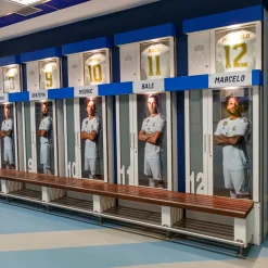 Pursuit 3 Zurück Zur Schule|Memorabilia|Santiago Bernabéu Stadion Real Madrid Stück Umkleidekabine - Weißes Teakholz